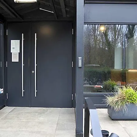 Airfield Living - Airport Hotel