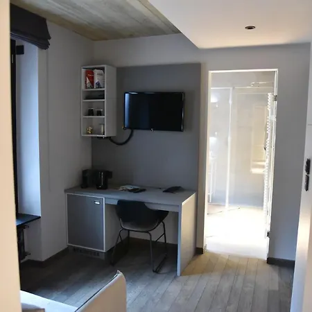 Airfield Living - Airport *