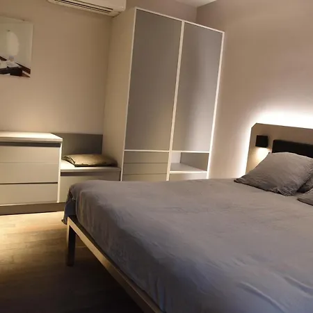 Hotel Airfield Living - Airport