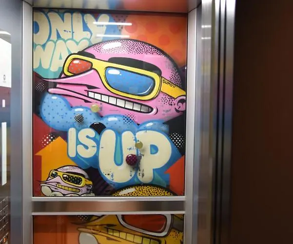 Hotel Airfield Living - Airport *