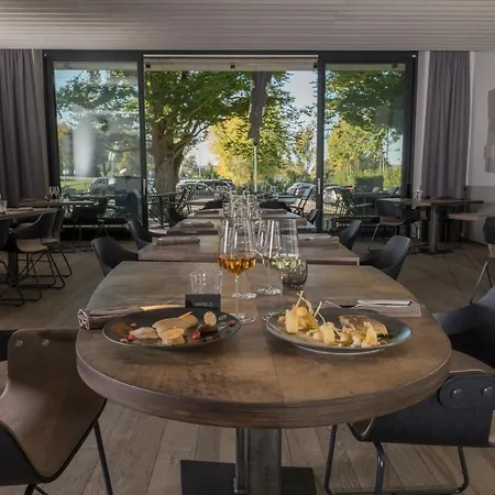 Airfield - Airport Hotel *