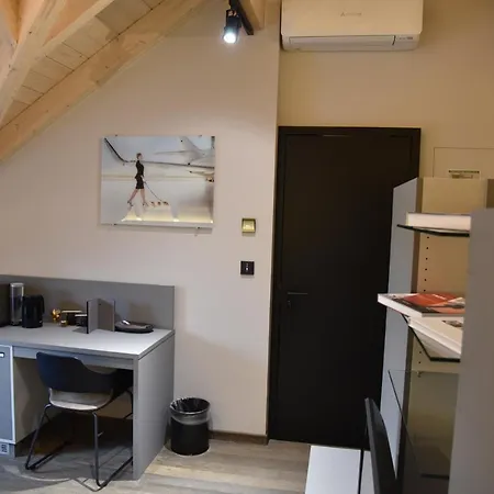 Airfield - Airport Hotel *